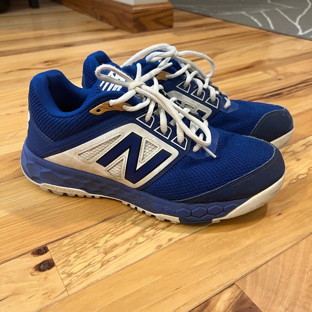 SOLD LOCALLY VGUC Mens New Balance Baseball Turfs